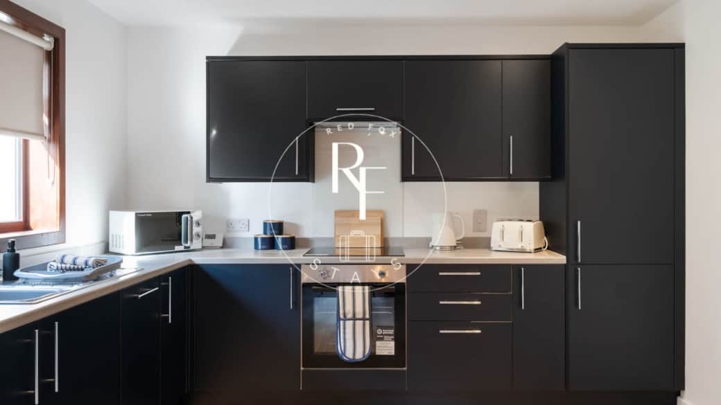 Fully Equipped Kitchen - with Microwave, oven, dishwasher, washing machine, fridge freezer, and oven