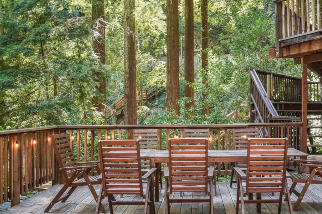 Deck with picnic table