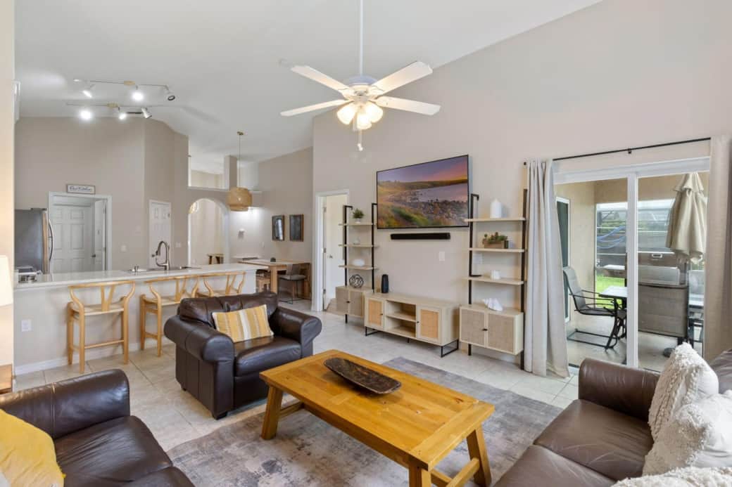 Livingroom w/ Pool Access