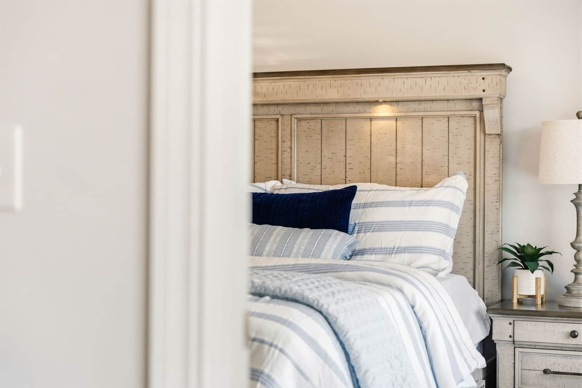 King bedroom with private ensuite bathroom