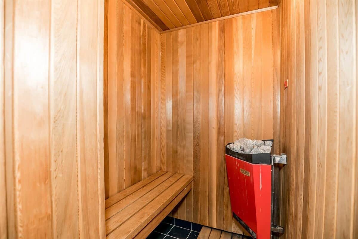 Master bedroom ensuite dry sauna.