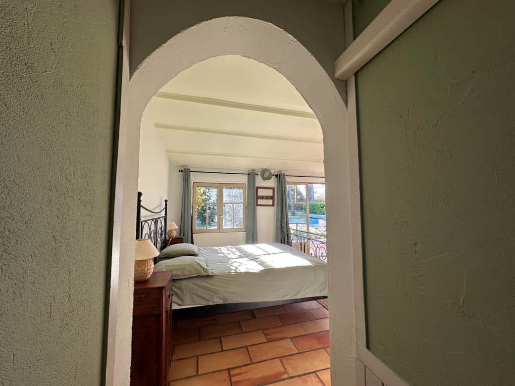 L'Ecole petit bureau ecolier, charme, cosy, douceur, fraicheur, oiseaux, ecureuils, nature 2