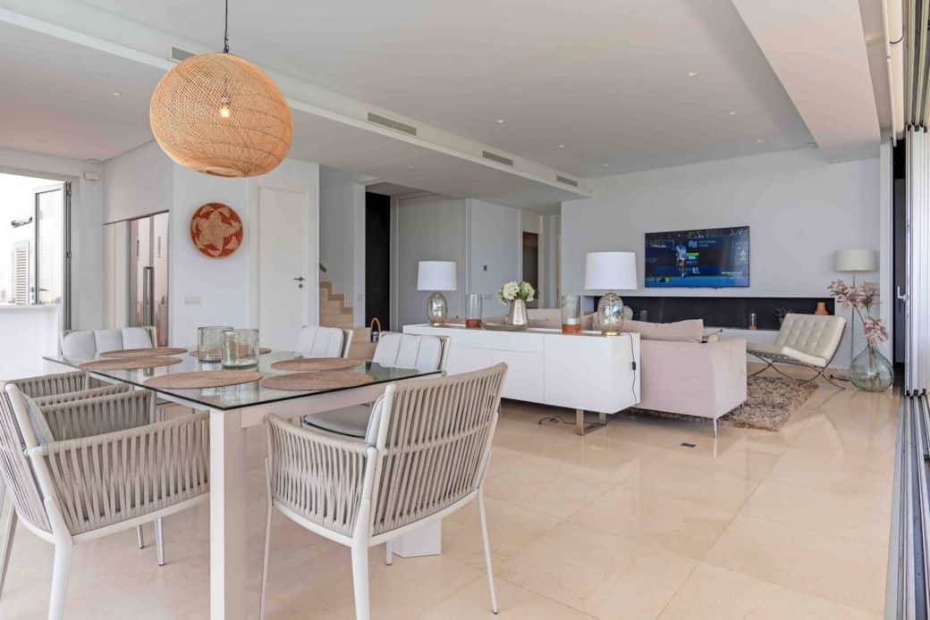Open plan dining area and lounge 