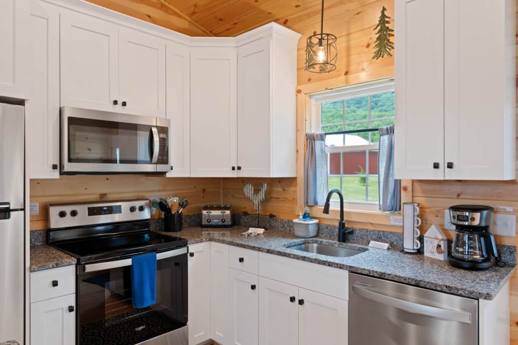 Kitchen w/custom-crafted cabinets, granite counters & stainless appliances (back door to hot tub) Kitchen w/custom-crafted cabinets, granite counters & stainless appliances (back door to hot tub)