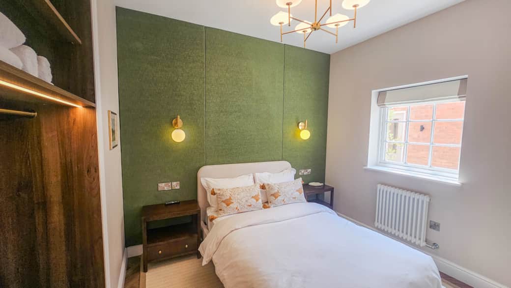 Double Bedroom with Fitted Wardrobe