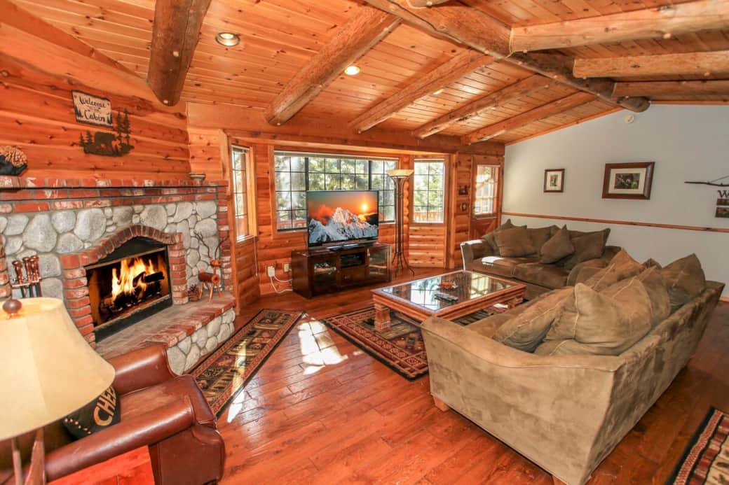 Enjoy a quiet evening or entertain guests in this ideal relaxation spot. A roaring fire on a cool Big Bear evening is the perfect way to enjoy this room. Enjoy a quiet evening or entertain guests in this ideal relaxation spot. A roaring fire on a cool Big Bear evening is the perfect way to enjoy this room.