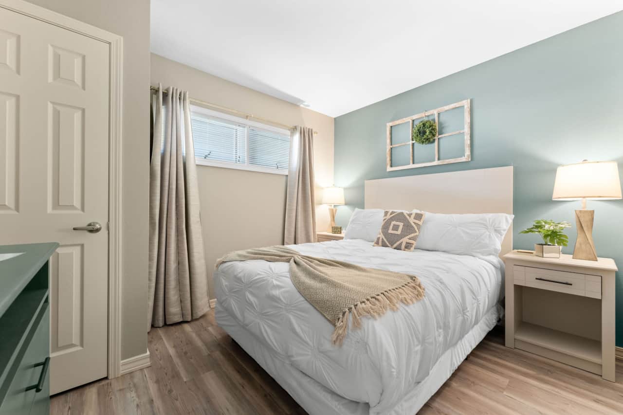 Queen bedroom