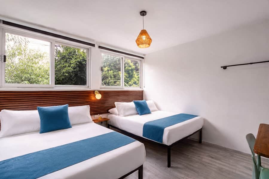 Third-floor double bedroom at Casa Mérida