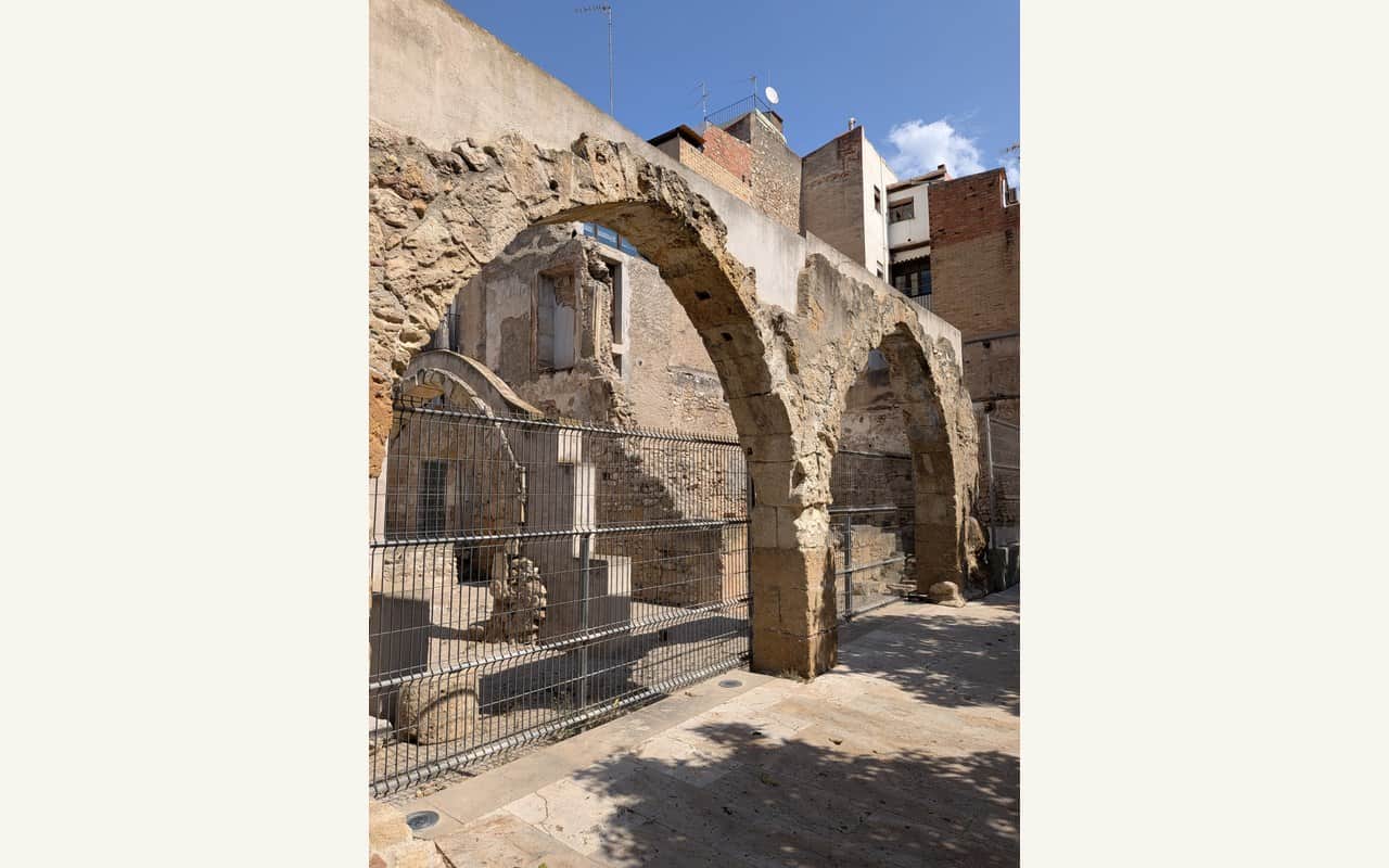 Stone remains of Ca la Garsa in Tarragona's medieval Jewish quarter