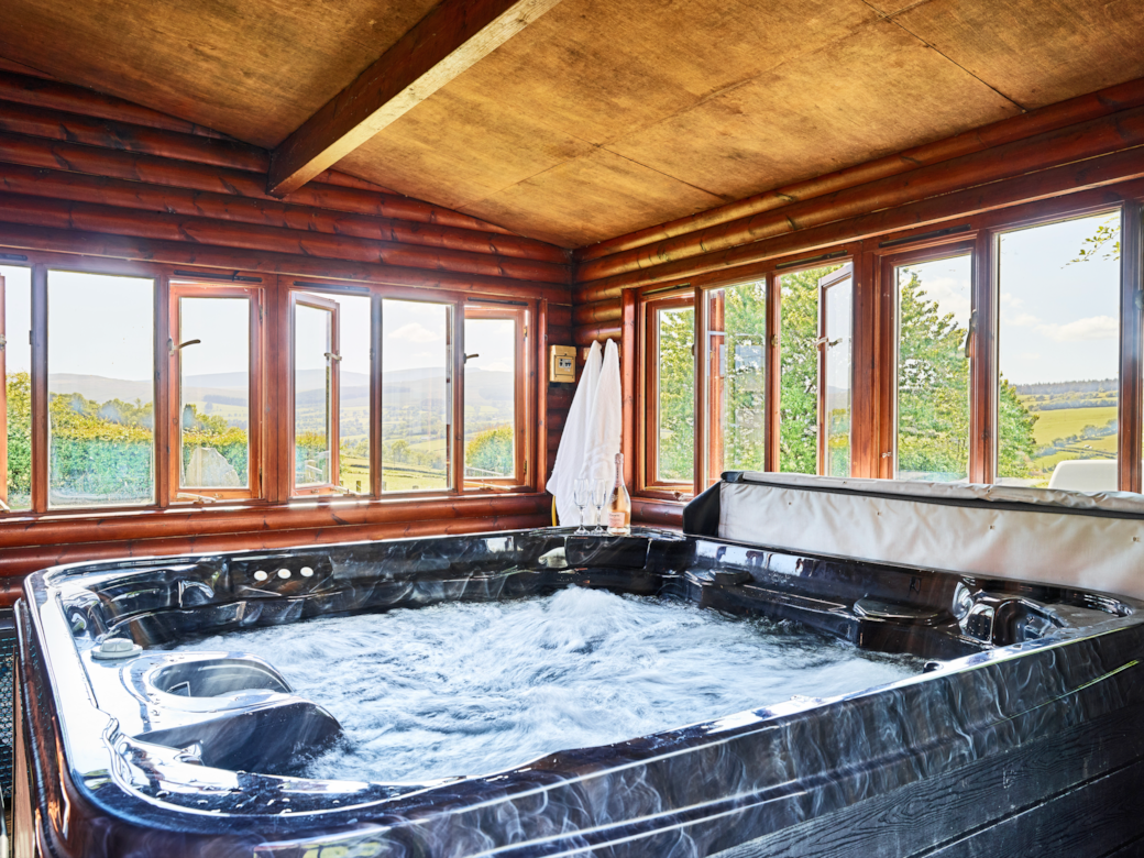 Hot Tub Shared between Poplar and Beech Tree Eco Lodges