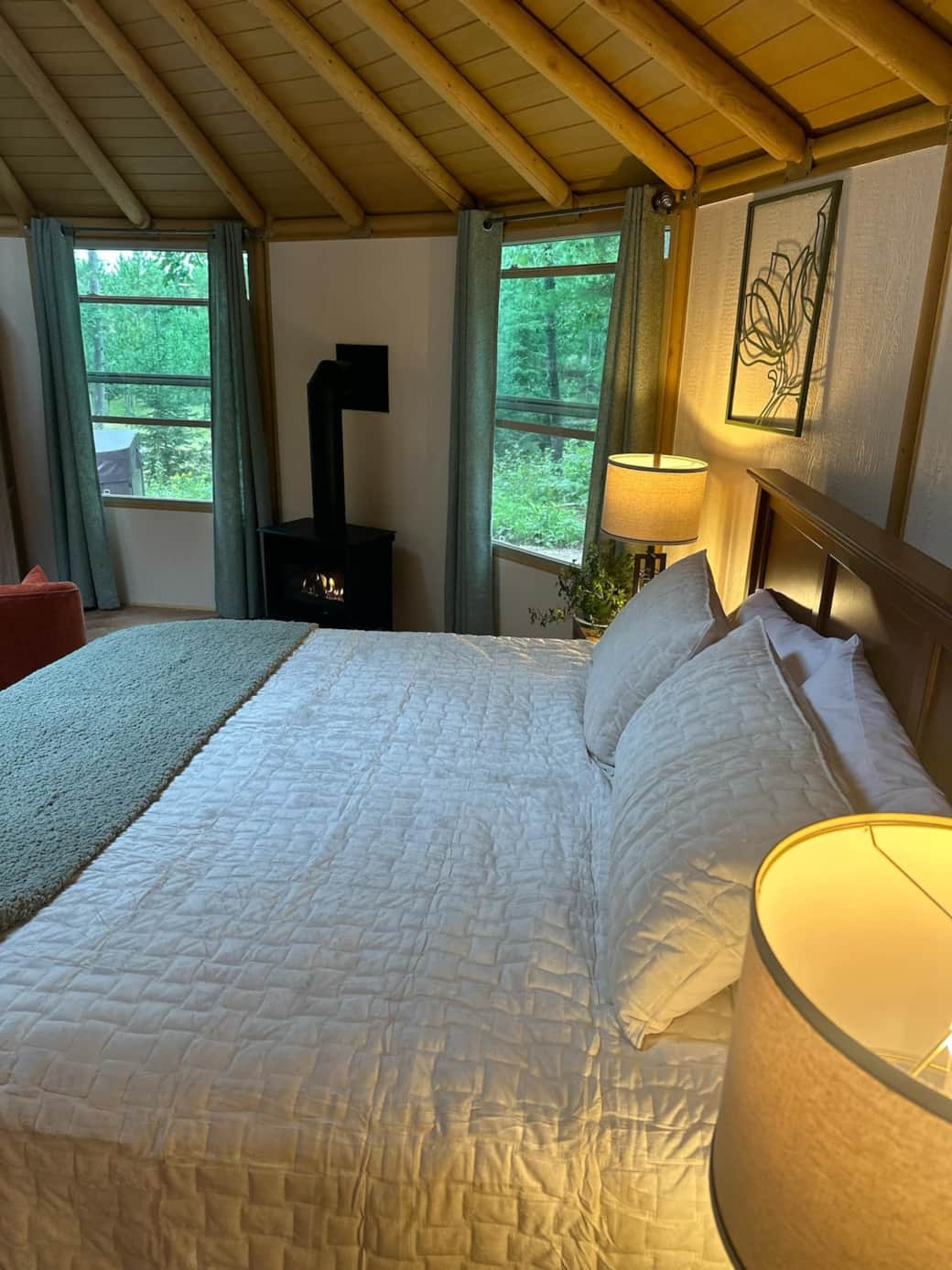 King Bed & Gas Fireplace