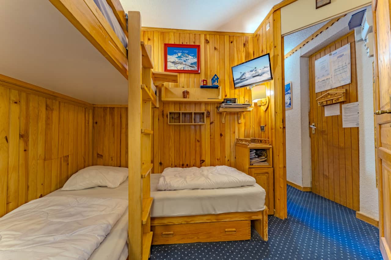 Espace nuit avec lit et rangements — Charming Machu, Val Thorens