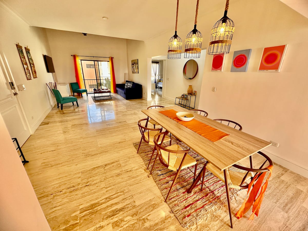 Beautiful condo, great view, pool, beach access
