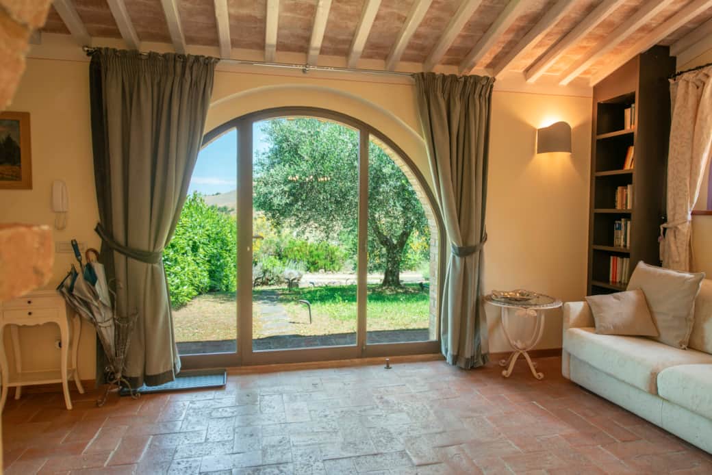 Soggiorno con divano Villa Olive Harmony