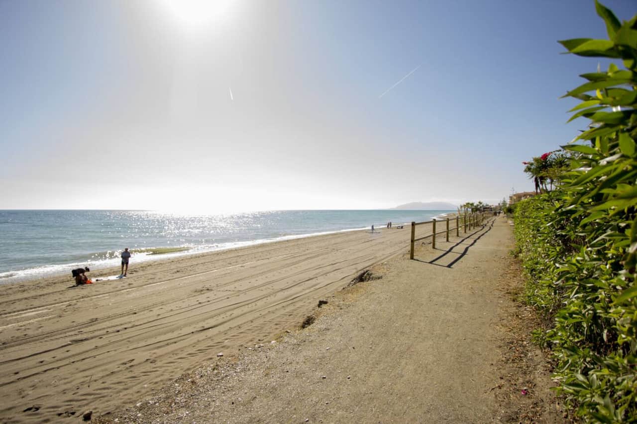 VILLA ALBORAN Beachfront House Rincón de la Victoria Málaga HOMINGBOOK