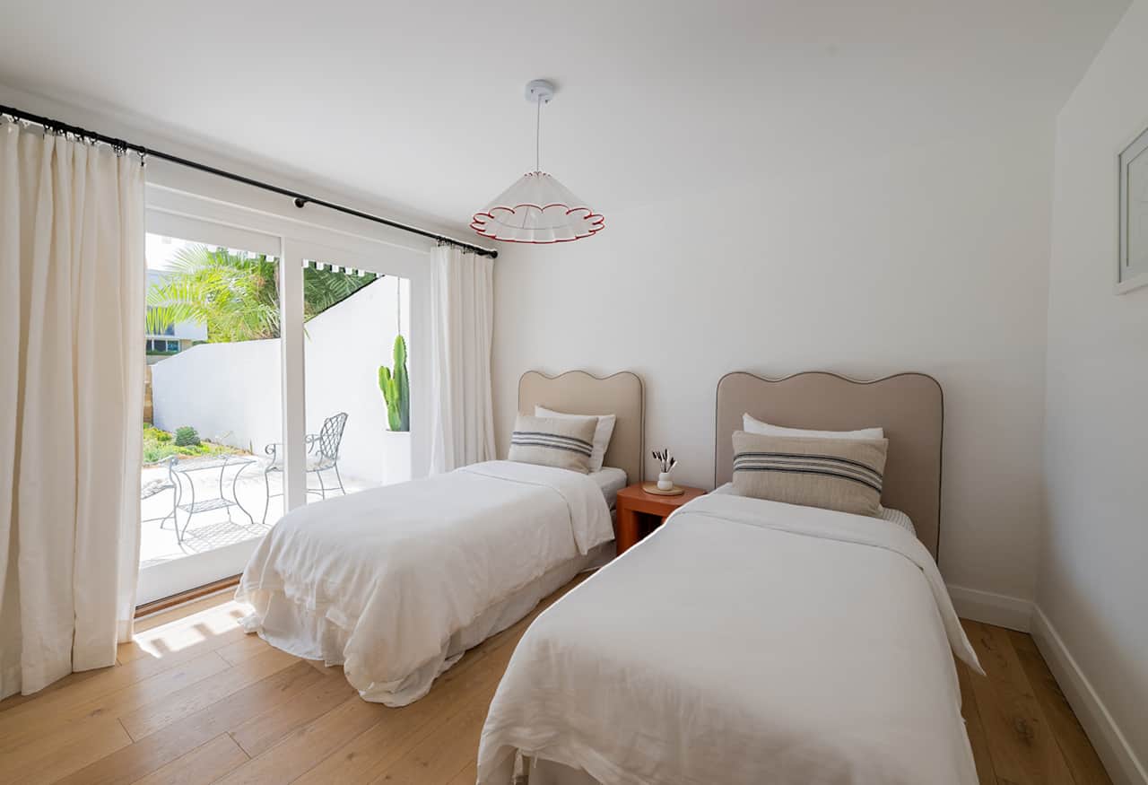 Twin bedroom