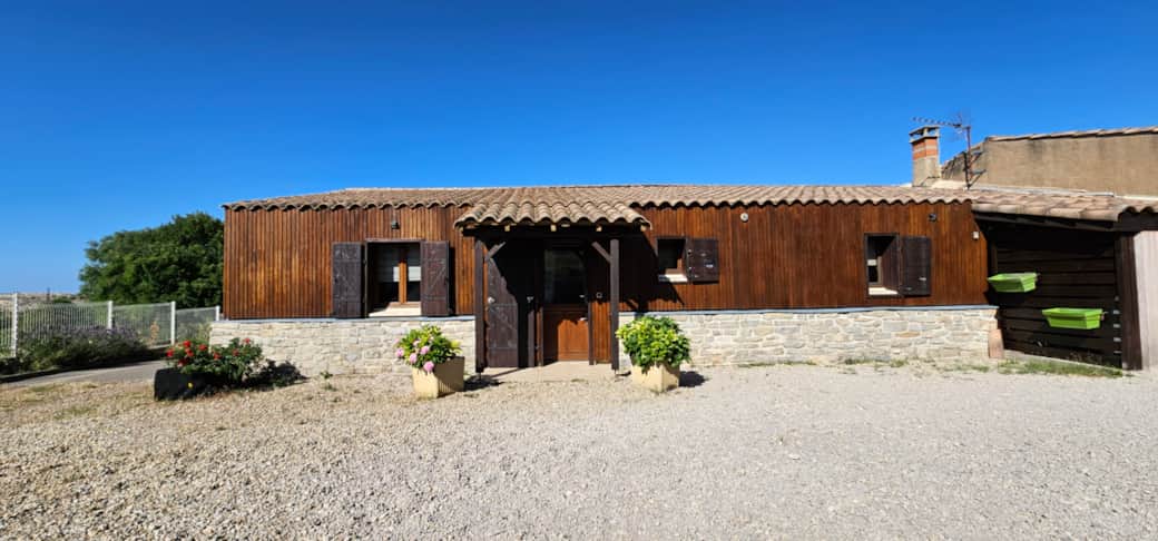 2025-07-29 Entrée Gîte Lou Serre 1