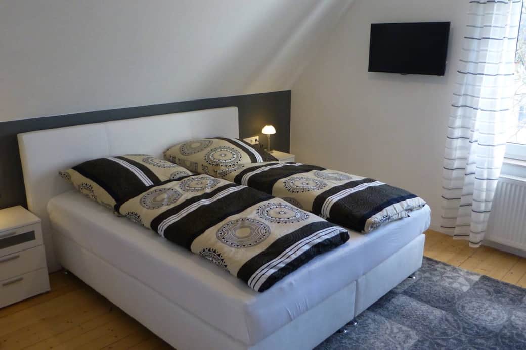 Schlafzimmer 2 (etwas kleiner, aber ebenso gemütlich) Schlafzimmer 2 (etwas kleiner, aber ebenso gemütlich)