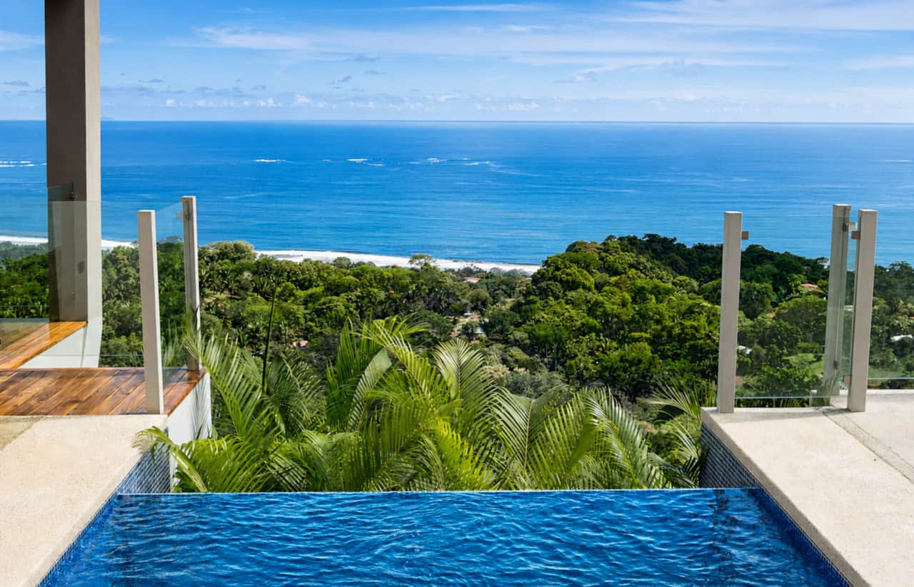 Infinity pool, lush jungle and sweeping Pacific views in a private tropical paradise