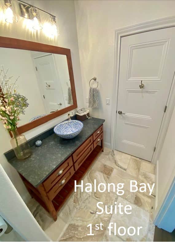 Halong Bay Suite Bathroom