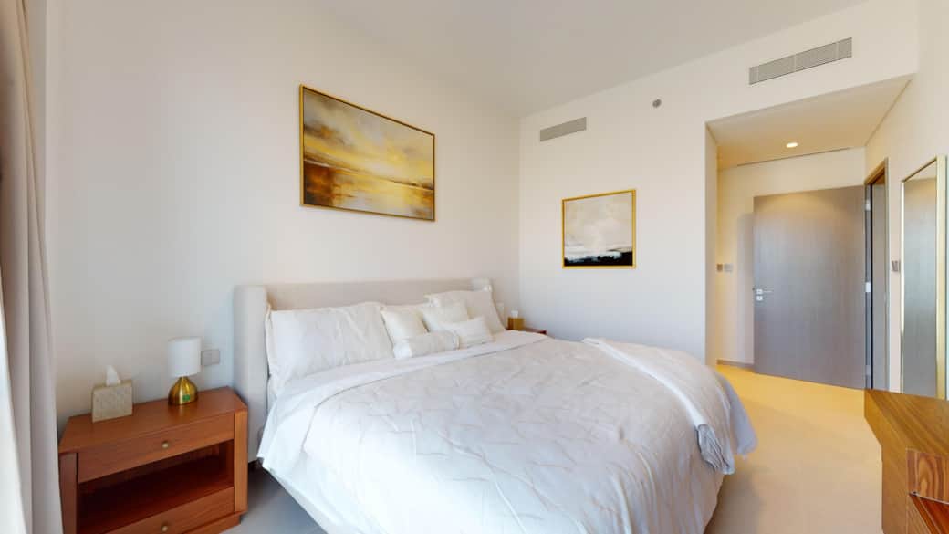 PILLOW-Grande-Downtown--Bedroom Main 2