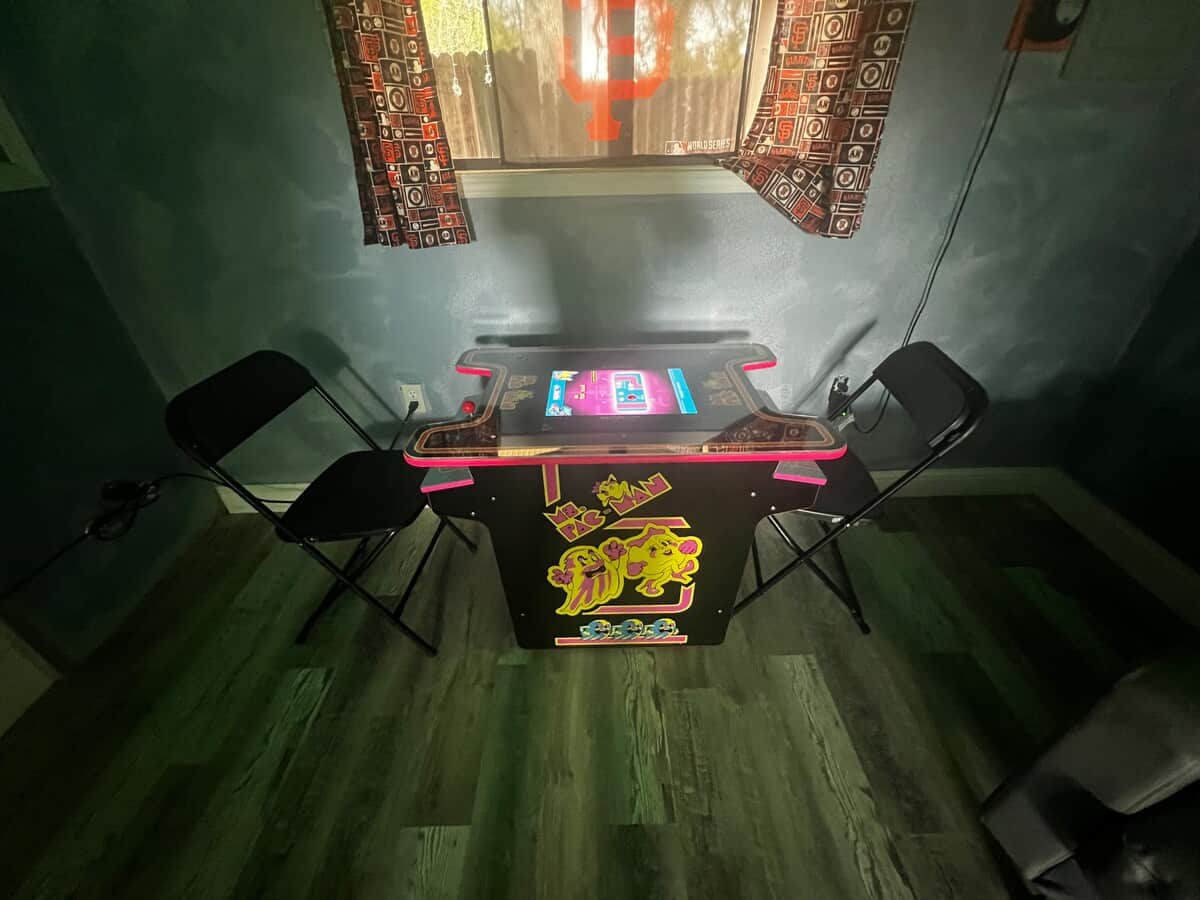 Ms Pac-Man game with 8 other games
