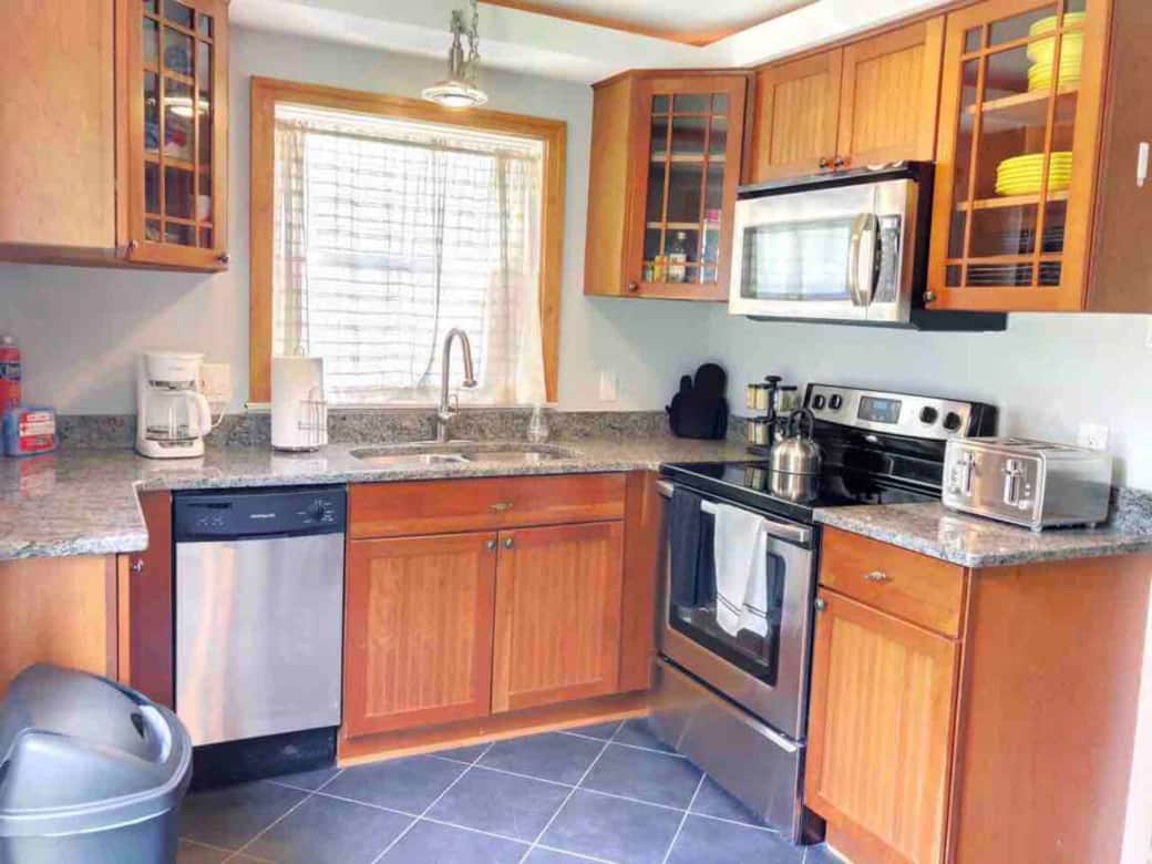 Kitchen includes dishwasher, microwave, toaster & coffee maker Kitchen includes dishwasher, microwave, toaster & coffee maker