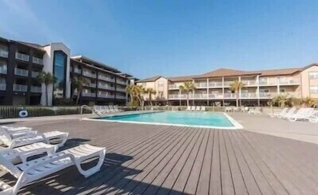 Relax by the pool or beach, your choice! Relax by the pool or beach, your choice!