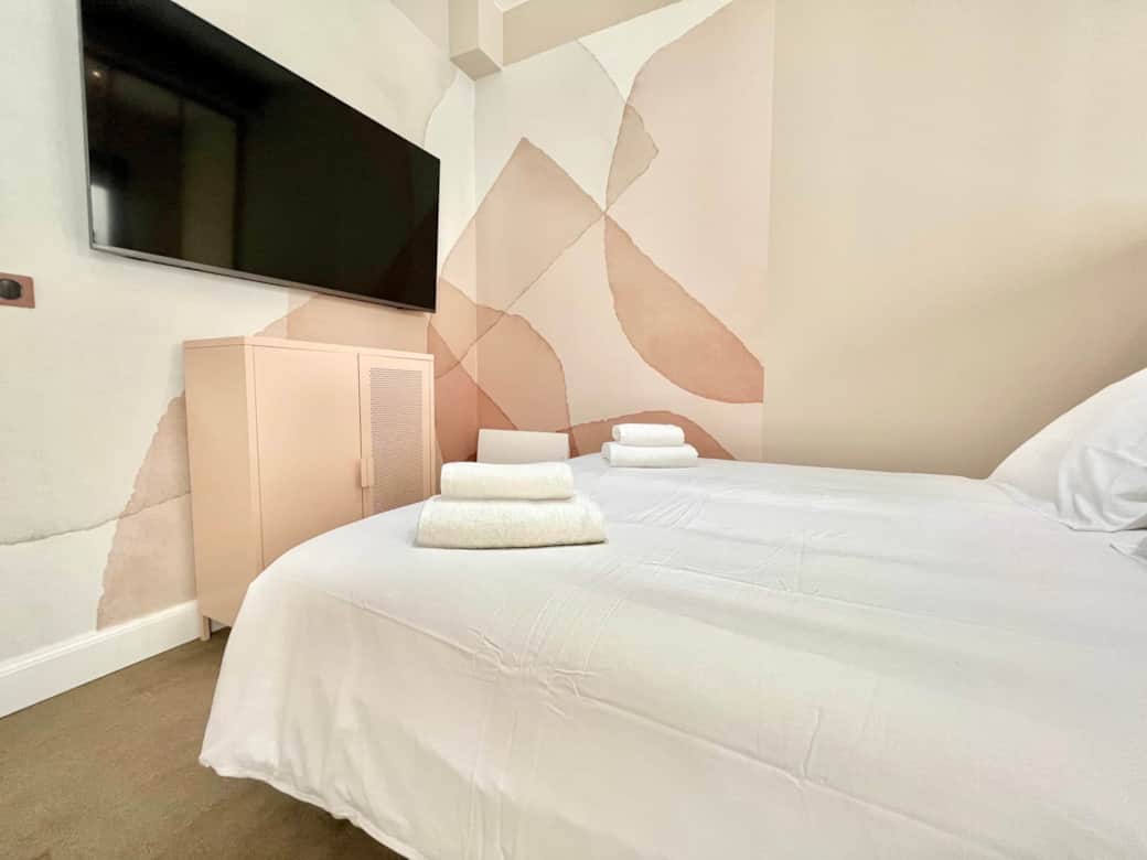 L'espace nuit de Valence Suite Monceau Logement à Reims par La Conciergerie Des Sacres