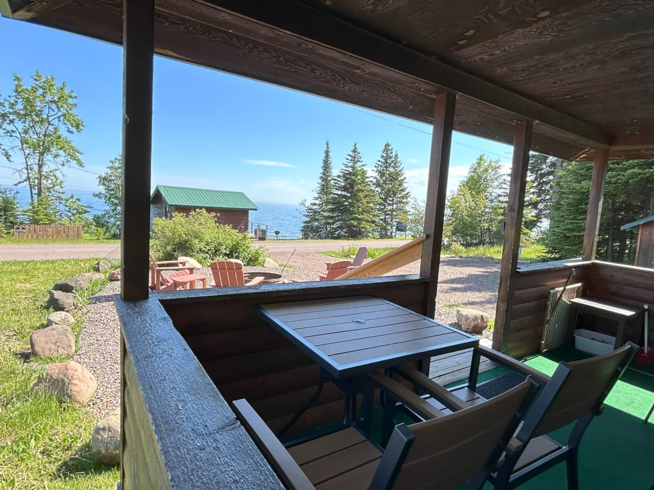 People love this little front porch with a dining table for 2. Plus 2 sling back chairs