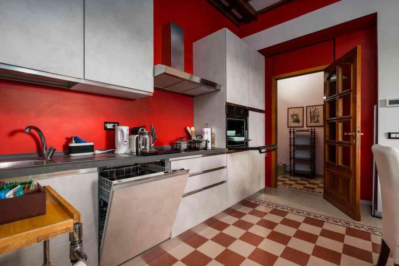 Cucina completamente attrezzata