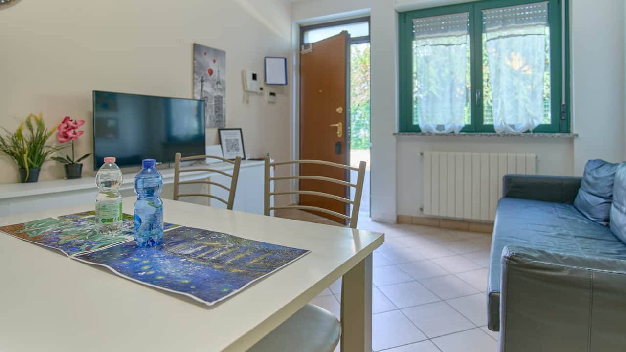 Wohnzimmer mit Schlafsofa