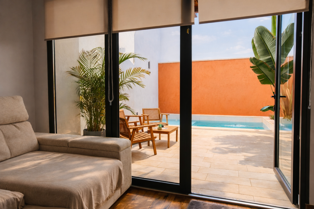 Foto patio con piscina en el centro de merida Foto patio con piscina en el centro de merida