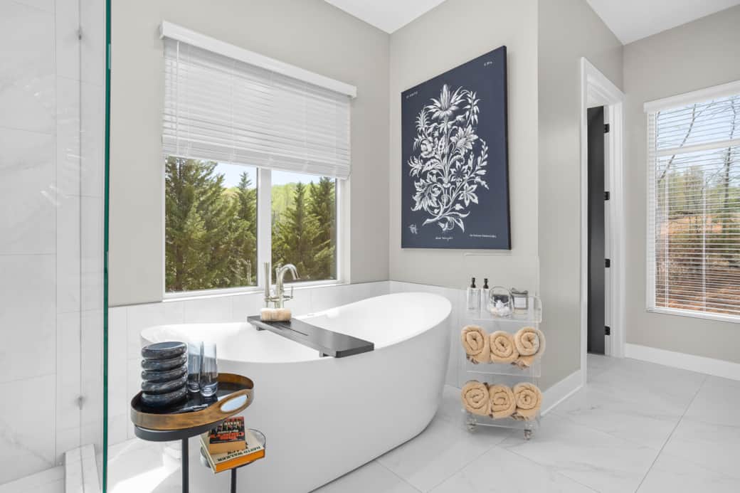 Main Suite Bath - Platinum Pier