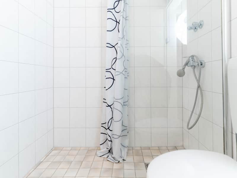 Dusche in Badezimmer