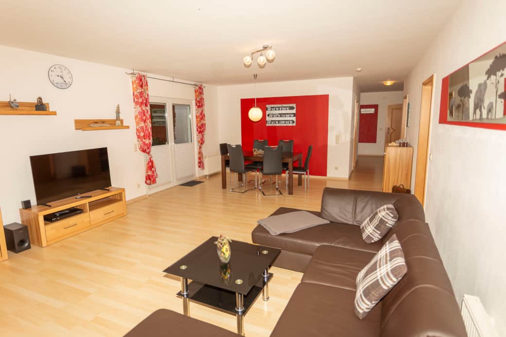 Wohnzimmer mit Essbereich