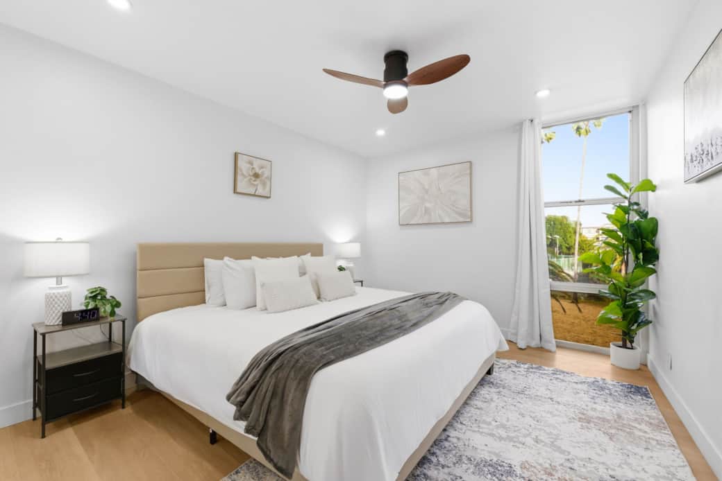 Beautiful & Full of Natural Light - Bedroom 1