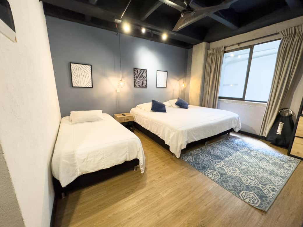 Amplio Airbnb en el Poblado Medellín Colombia Amplio Airbnb en el Poblado Medellín Colombia