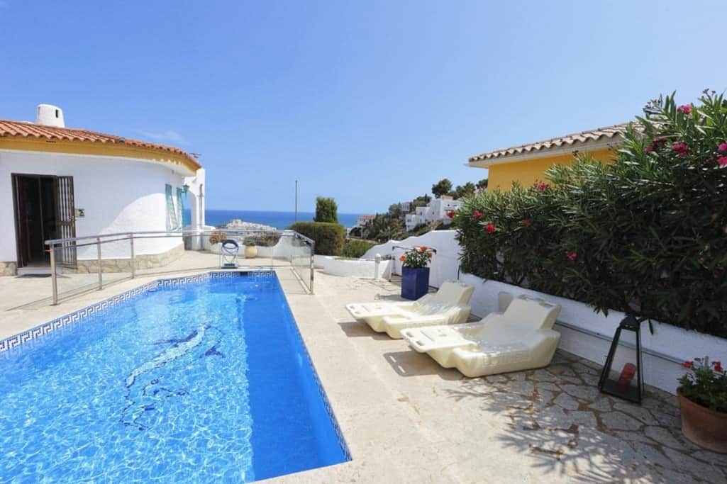 Sunlit private pool with loungers and coastal views in a Peñíscola holiday rental Sunlit private pool with loungers and coastal views in a Peñíscola holiday rental
