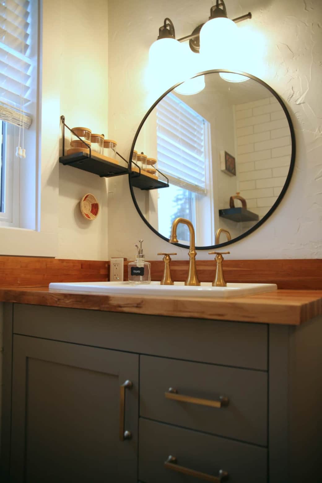 Tahoma Loft - bathroom vanity