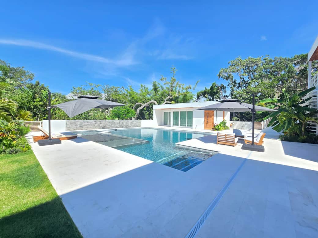 Siesta Key luxury rental home large saltwater pool for your enjoyment