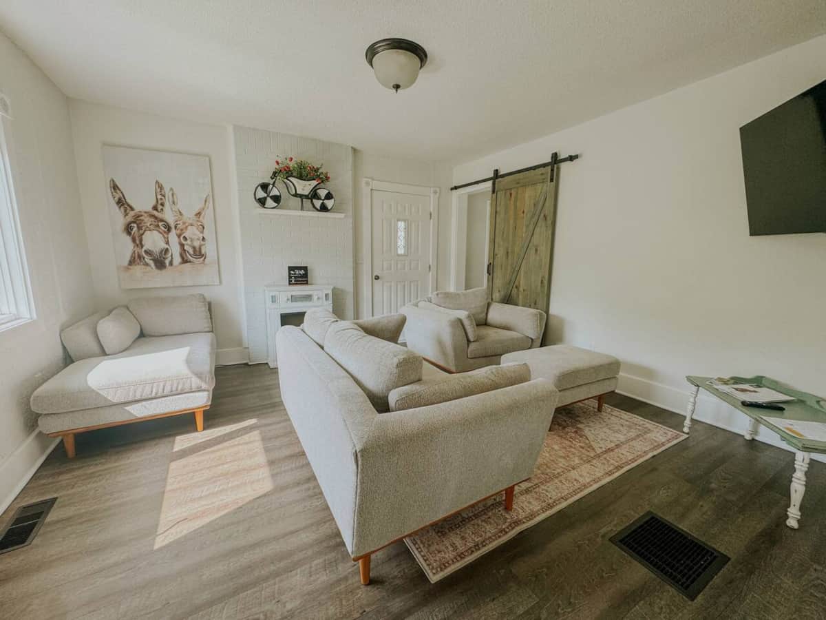 The Fenced Yard Home pet friendly affordable vacation rental Sheridan Wyoming