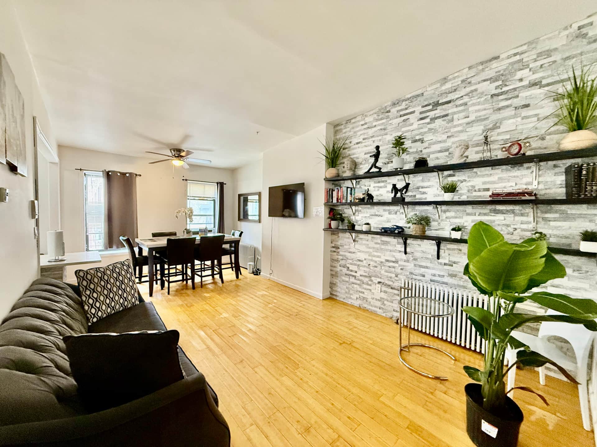 New York apartment 20 minutes to Manhattan!