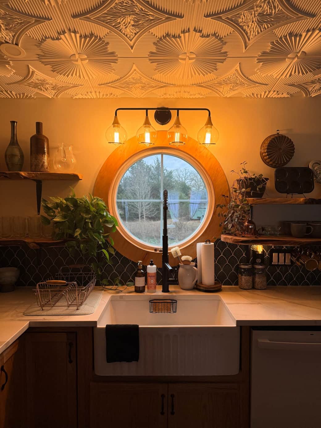 Farmhouse kitchen sink