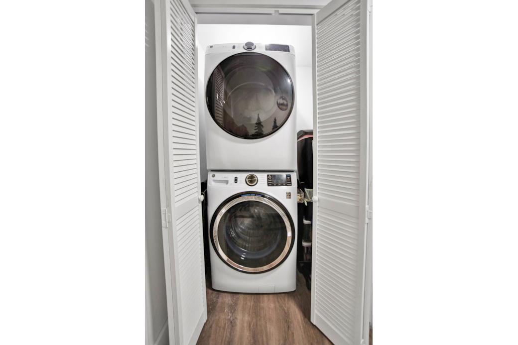 AC, Wifi, SmartTV, Washer/Dryer, linens/towels provided