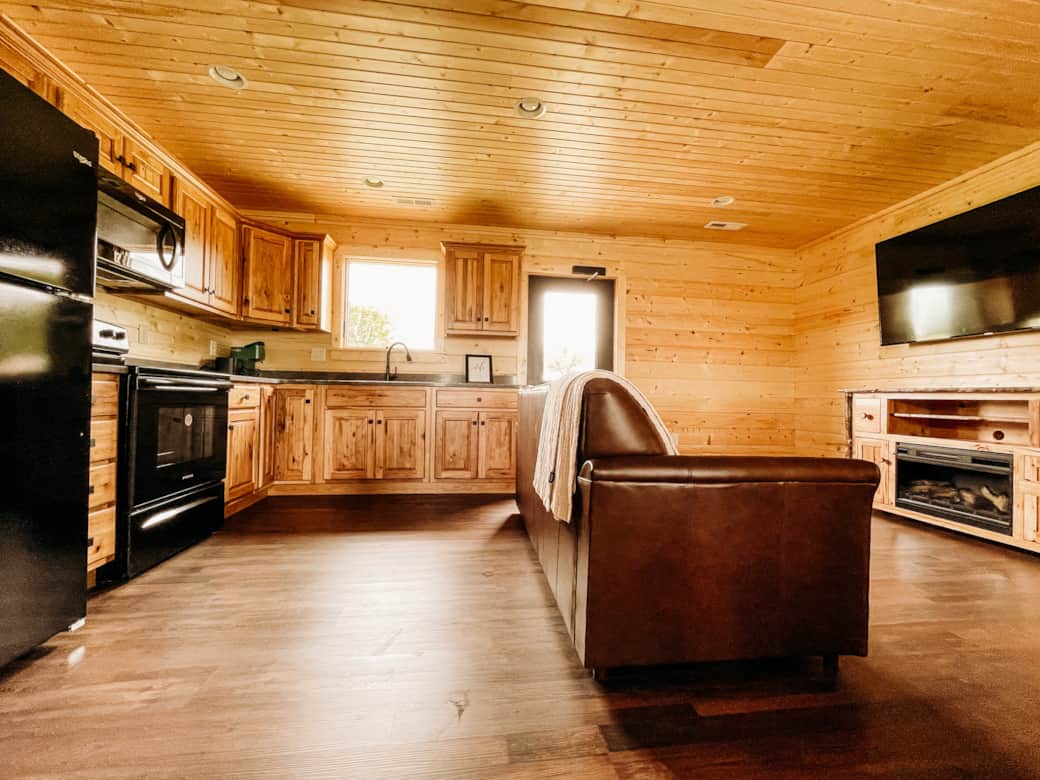 Caribou Cabin full kitchen