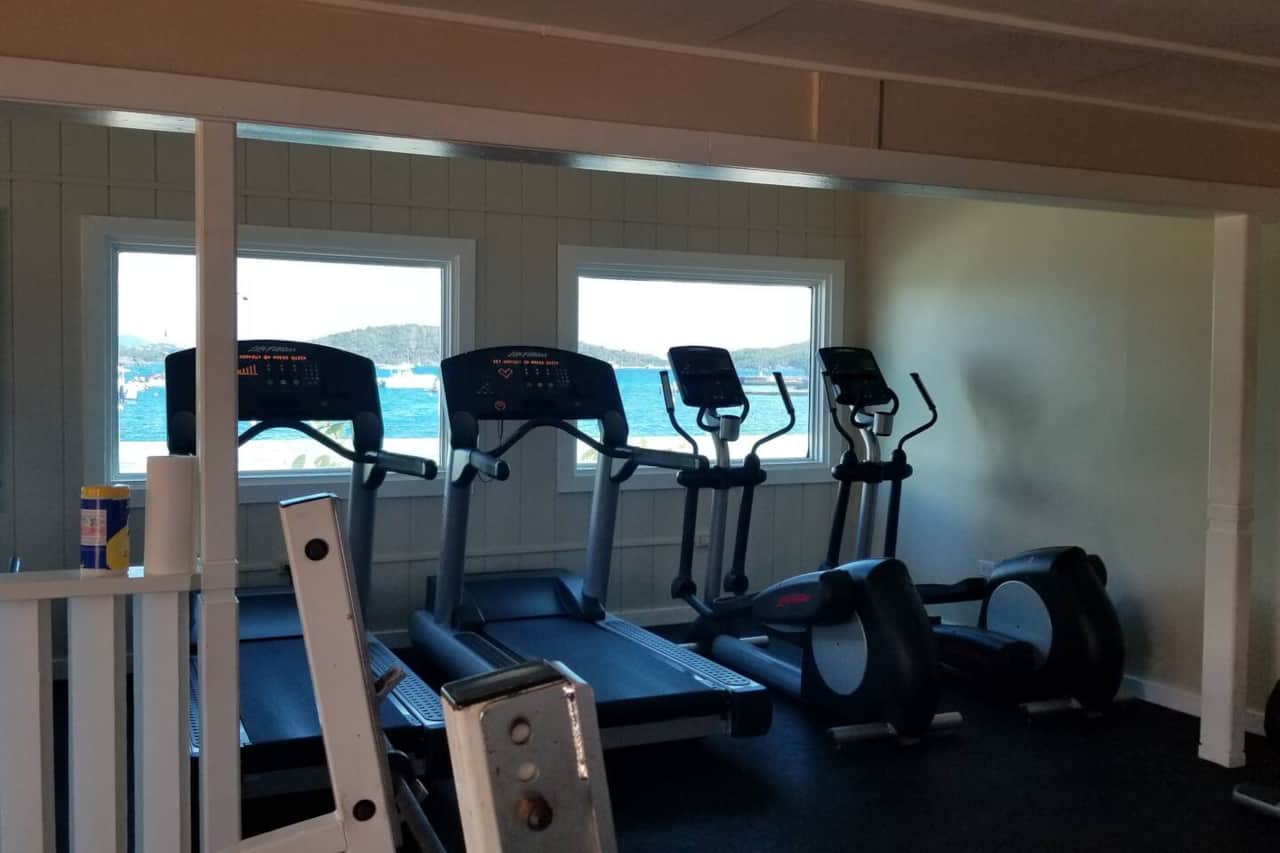 gym with ac ( split unit you turn on when you enter. workout with a view. 