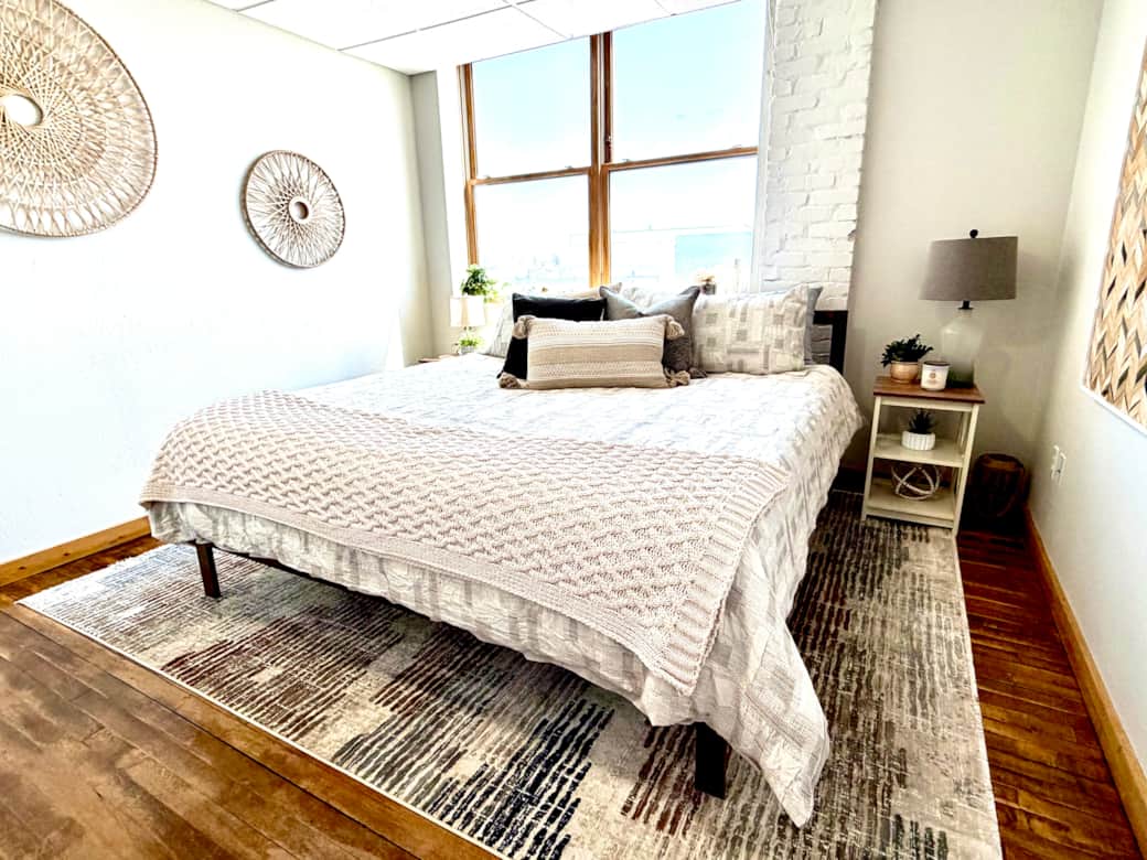 Lake Ave Lofts- Cascade bed