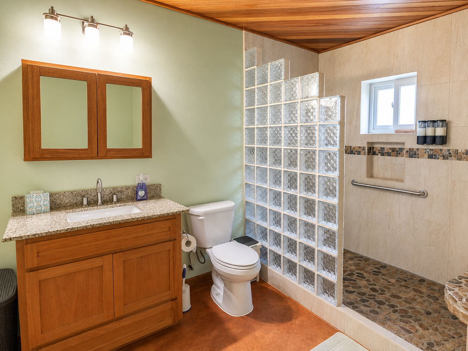 Shared Bathroom Photo 2