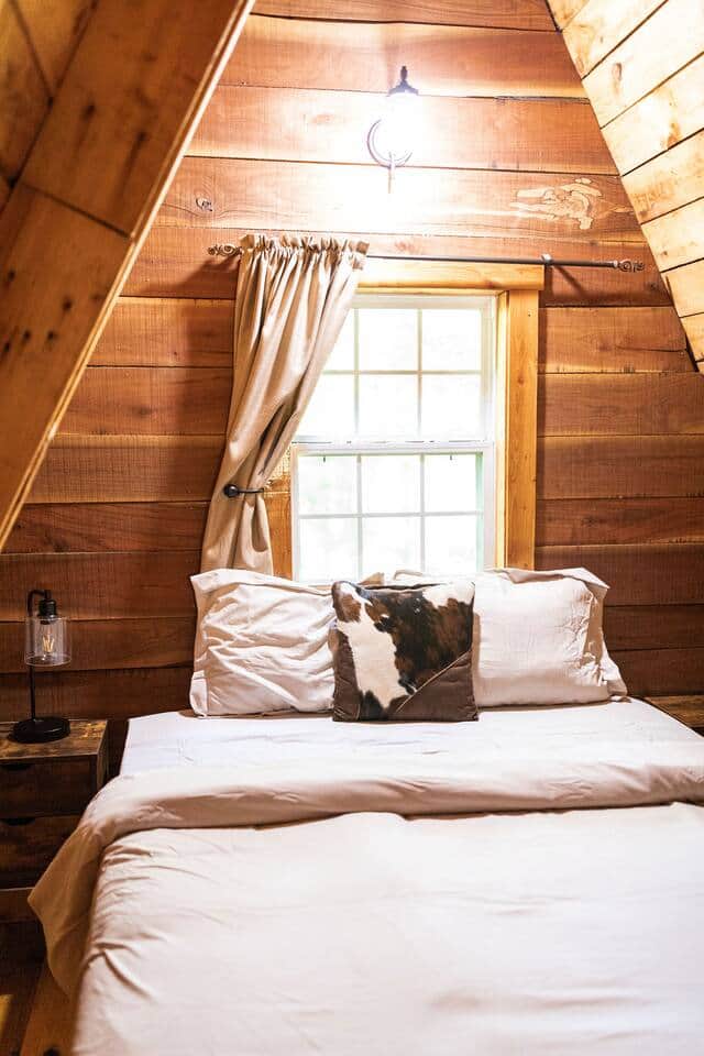 Loft Bed Room (Queen bed)